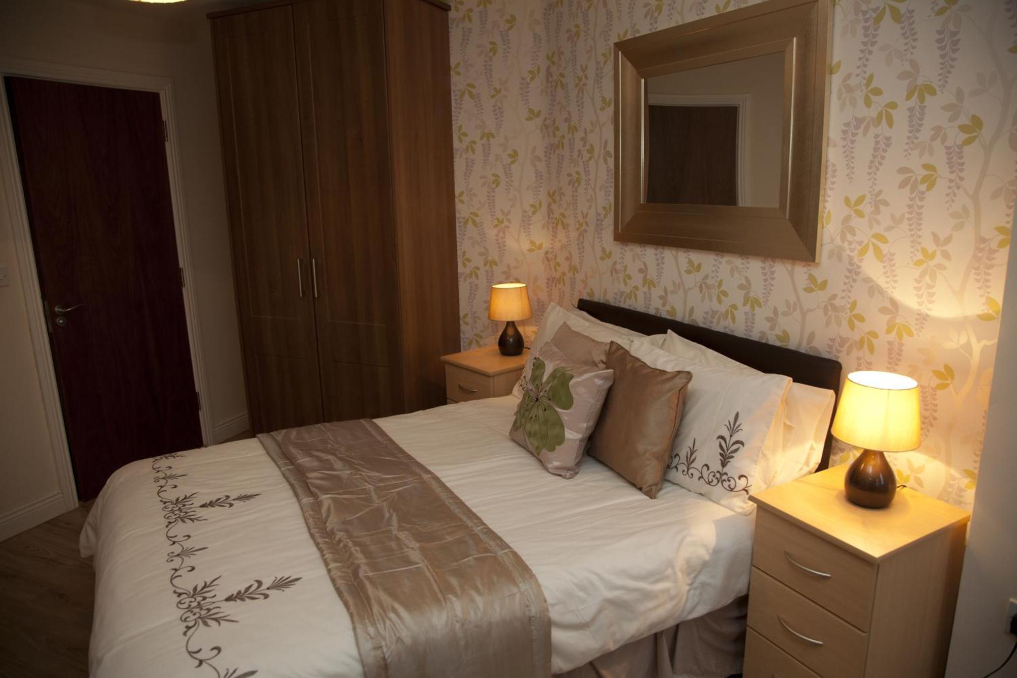 Arch House Apartments Атлоун Екстериор снимка